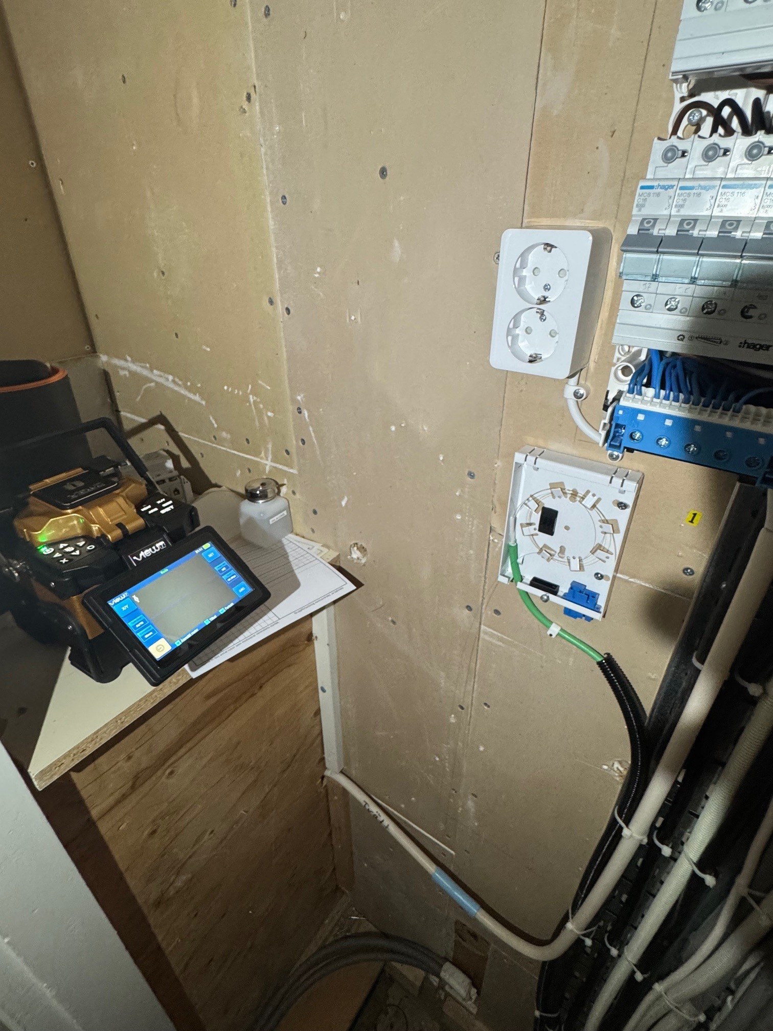 Smarta hem - Innomhus - vita väggar - Trätak